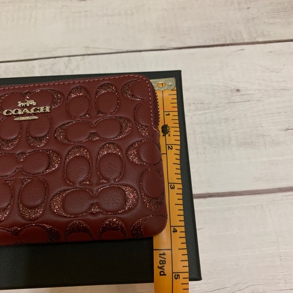 COACH NWT Wristlet With a Gift Box - Picture 4 of 4